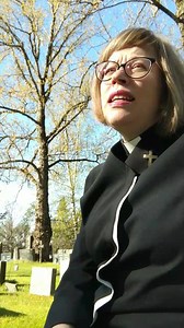 Siunattua huomenta! Aamu on kuin morsian - ja silti kohta aloitetaan surullista tilaisuutta. Lisää iloa, lisää lohdutusta, kumpaa sitten tänään tarvitsetkin! ❤️ Minnamaria-pappi | Tampereen seurakunnat