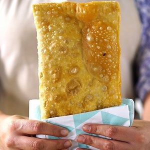 232K views · 2.7K reactions | O clássico pastel de feira crocante e sequinho na sua casa! | Tastemade Brasil | Facebook