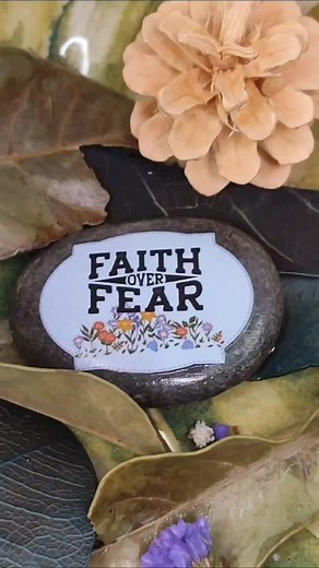 Kindness rocks just got the God glow-up you've been waiting for🙌! So easy, perfect for beginners & fun for all ages to sprinkle the word😊 | Christian Craft Paper