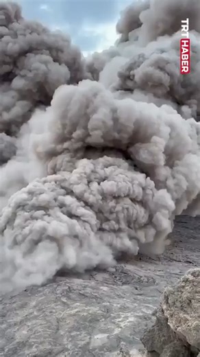 Matthias Schwarz on Instagram: "Der Hayli-Gubbi-Vulkan in Äthiopien ist nach fast 10.000 Jahren wieder ausgebrochen. Ein eindrucksvoller Hinweis auf die Macht der Natur und die ständig wandelnden Kräfte unseres Planeten. ✨ #Äthiopien #HayliGubbi #Vulkan #Ausbruch #Naturgewalt #Geowissenschaften #AktuelleNachrichten"