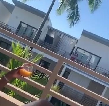 Je me suis amusé avec Alexa et Amazon Music France sur mon dernier tournage. Et on peut dire qu’elle sait me parler 😂 😂😂 On la valide ?? Envoyez-moi vos vidéos mes ndekos si vous lui posez mes questions elle vous guide vers #BeauParleur😳 Allez Go !! 👉🏾 https://music.amazon.fr/artists/B00SXZ4LBS?tab=CATALOG | Keblack