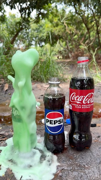 Sprite, Pepsi, Coca-Cola VS Mentos
