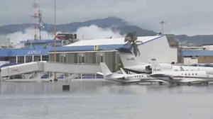 Mexico storms: floods strand 40,000 tourists in Acapulco
