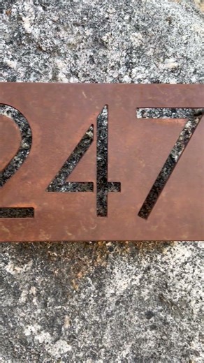 Número Calado en Placa de Acero