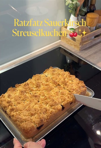Ratzfatz Sauerkirsch-Streuselkuchen in 10 Minuten