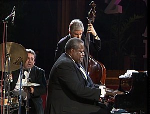 Here is another fantastic clip from OP's 1988 appearance at the Bern Jazz Festival. With Dave Young & Martin Drew, here is Duke Ellington & Billy Strayhorn's "Satin Doll". | Oscar Peterson