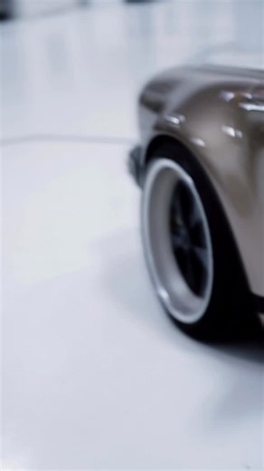 Visit the Andes (commission) - Exterior in Andes Gold - Interior leather in Queen Mary - Seat inserts in Queen Mary velour with Andes Gold pinstriping - Regency Gold anodized aluminum interior bright trim - 3.8L, twin-turbocharged flat six - Six speed manual transmission with rear-wheel drive Restored for its owner by our awesome team in California. 🎥 @thisisgrip #singer #turbomoment Singer is not sponsored, associated, approved, endorsed nor, in any way, affiliated with Porsche Cars North Amer