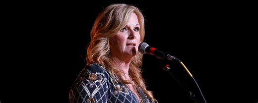 Trisha Yearwood and Amy Grant Bring All the Fun of the Holiday Season with "Santa Claus Is Comin' to Town" to Close Out CMA Country Christmas