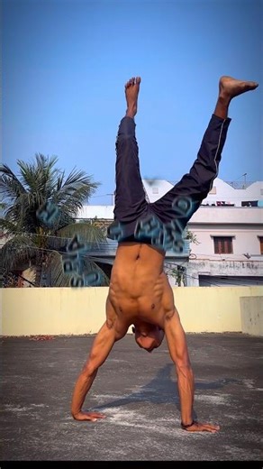 Hand stand pushes in home day 1 of 30 challenge 👀👀🙏❤️ #calisthenicsworkout #beginners #shortvide