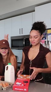Pancakes y Hello Kitty chismes 👀🥞🐱 ya en nuestro canal de YouTube! …les mostramos Hello Kitty en inglés!?🔗: https://youtu.be/cphAZHz35HI?si=yowfkO-xrKo367go | ANGEL22