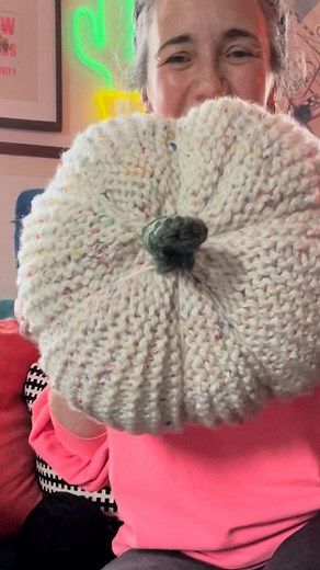 Mrs Clare Hooper | Care to knit a chunky wool pumpkin for autumn? 🧶🎃 This easy peasy project uses just one ball of wool and takes no time at all. I reckon... | Instagram