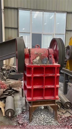 How Does an Industrial Crusher Work? This Live Demo Shows You