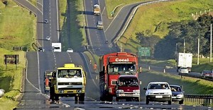 Coronavírus faz circulação de veículos cair pela metade no Brasil