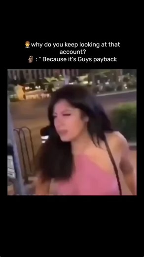 Guys payback on Instagram: "Just @guys.payback 1990년 개봉한 영화 〈나홀로 집에(Home Alone)> 는 단순한 가족 코 미디를 넘어, 혼자 남겨진 한 아이의 용기와 따뜻함을 담아낸 작품입니다. 크리스마스의 화려한 장식과 밝은 음악 뒤에는, 케빈이 느끼는 외로움과 성장 의 순간들이 자연스럽게 스며 있습니다. 처음엔 집에 혼자 남았다는 사실이 마치 해방된 듯 신나 보이지만, 시간이 지날 수록 조용한 집 안 곳곳에서 케빈이 맞닥뜨리는 고요한 감정들이 더 깊이 다가 옵니다. 빈 식탁, 적막한 밤, 멀리서만 들리는 캐럴 소리... 이런 순간들이 영화 의 분위기를 더욱 따뜻하면서도 쓸쓸하게 만들죠. 하지만 이 영화가 오래 기억되는 이유는, 결국 케빈이 혼자서도 두려움을 이겨 내고 집을 지켜내는 모습 때문입니다. 장난기 가득한 함정들과 소동 속에서도, 어린 아이의 순수한 용기와 가족을 향한 그리움이 자연스럽게 묻어납니다. 많은 사람들이 "왜 매년 겨울