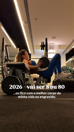 Ana Pacífico on Instagram: "Ou é uma coisa, ou é outra 😅 2026 não aceita meios-termos! E desse lado, o que é que desejam para o vosso 2026? ✨"