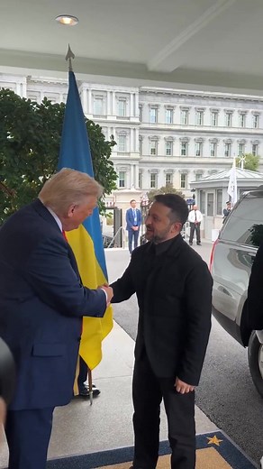 President Donald Trump greeted Ukrainian President Volodymyr Zelensky at the White House ahead of key talks on the war in Ukraine. Zelensky and top European leaders are preparing for a high-stakes summit on the Ukraine war in Washington, D.C.. Trump is set to meet with Zelensky at 1 p.m. (6 p.m. BST) before meeting with European leaders at 3 p.m. (8 p.m. BST). Click link in bio for more 🔗