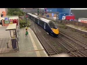 Hornby Class 395 Javelin “Sir Steve Redgrave” on Loftus Road