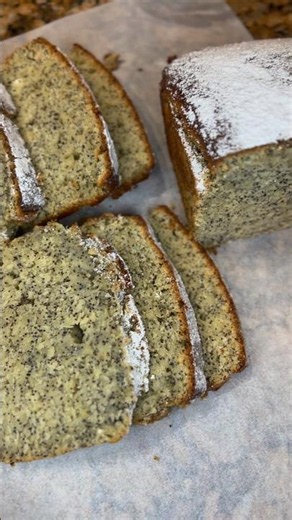 Kiwi lime poppyseed loaf 🥝🍋‍🟩🤎 #contentcreator #baking #simplerecipe #ugc #affliatemarketing