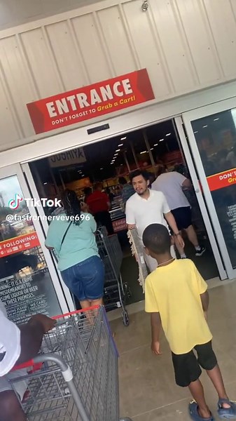 #newgrocerystore #dallas#joevsmartshop #shoppingonabudget💫 #lowprices#freshproduce#freshmeat#newproducts@Joe V’s Smart Shop