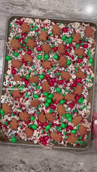Delicious Christmas Crunch Mix Recipe for Festive Snacking