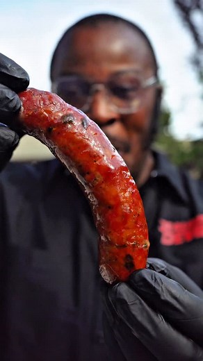 Brisket, jalapeño and Oaxaca 💦 Second time making these. First time I shredded the cheese where this time I used chunks. Much happier with these 💯🔥 . . #homemadesausage #brisket #bbq #cheese #tasty #chucksflavortrain @lemproducts | Chucks FlavorTrain