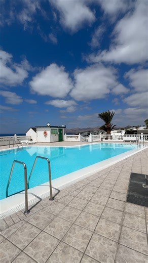 Lanzarote Investments on Instagram: "🌞 Coastal Comfort in Puerto del Carmen 🌊 New price: €199,000 Link in our story Ground-floor 1-bed, 1-bath apartment in a secure gated community. Bright open-plan living, a spacious double bedroom, and a modern bathroom with walk-in shower — perfect for relaxed island living. ☕ South-facing terrace for your morning coffee 🏊 Communal pool with sea views 🏖️ Just 5 minutes from Playa Chica beach Ideal as a permanent home, holiday escape, or investment. 📌 Ref