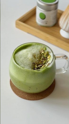 pistachio matcha latte | try the viral recipe at home!