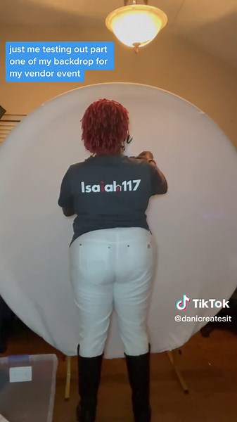 DIY Circle Backdrop Stand Ideas for Vendor Setup