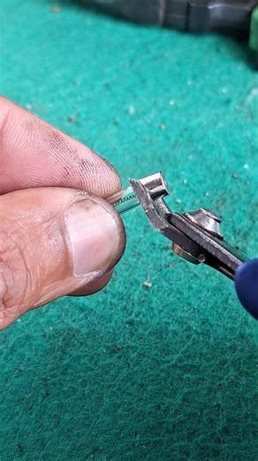 Replacing the fuse. #tutorial #repair #electronics