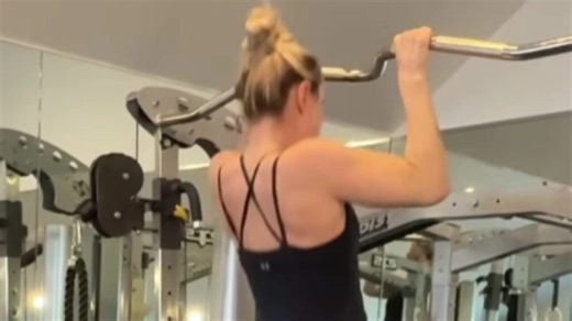 Lindsey Vonn is now doing pull-ups post surgery, internet hails her recovery