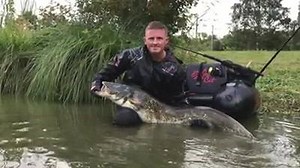 Wels Angeln vom Boot aus mit dem Deeper smart Echolot :) Danke an René Schneider für das Video👌 Deeper - Smart Fishfinder Uni Cat - goo.gl/Z6ZFqE | Deeper