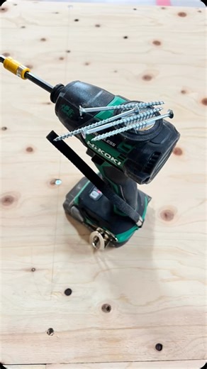 Yosuke Sato on Instagram: "ハイコーキ 18V静音インパクトドライバー WHP18DA とメルカリで売っていた マグネット🧲 ちょっとカッパみたいだけど😂 便利😎 静音インパクトも 音が静かでパワーもあり 一回これ使うと 普通のインパクトがうるさくて 静音がメインに🥺 静音インパクトは 長いビスは打てますが トルクが無いので ボルトなど締める作業は🙅‍♂️ #ハイコーキ #hikoki #静音インパクトドライバー #マグネット #atlas46 #diamondbacktoolbelts #toolbelt #腰袋 #大工 #工具 #建築 #新築 #carpenter #tools #diy"