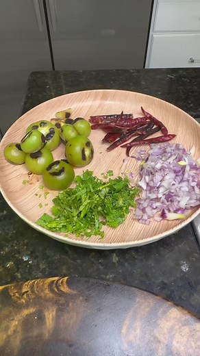 Authentic Mexican Salsas: Green and Red Recipes