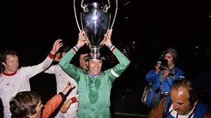 FC Bayern Munich vs AS Saint Etienne - Full Match - 1976 European Cup Final - TokyVideo