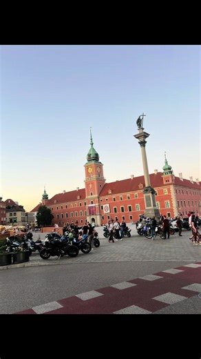 Walking through Old Town Warsaw feels like stepping into a storybook… cobblestone streets, pastel buildings, history whispering from every corner, and a city that rebuilt itself from heartbreak into beauty again. ❤️ #warsawpoland #poland🇵🇱 #oldtownwarsaw #capitalofpoland #worldwar2history