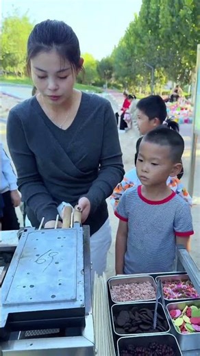 Cost-effective street food recommendations | Gold coin cake #streetfood #satisfying