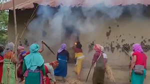 Indian women torch home of sex assault suspect