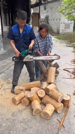 22K views · 830 reactions | Embracing rural life, we're on a mission to share the authentic stories of our family's daily journey, sparking positive transformation and growth in our community. #新农人计划2025 #用抖音记录农村真实生活 #乡村守护人 #朴实的山里人 | China country life | Facebook