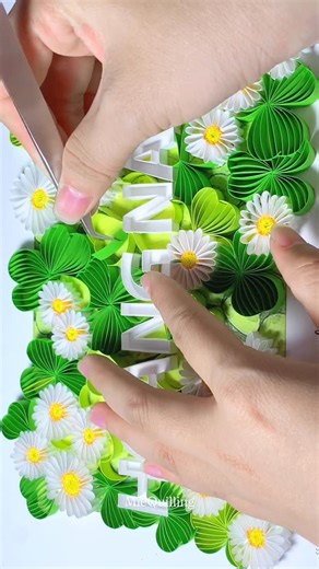 MieQuilling on Instagram: "☘️☘️☘️ #miequilling #quilling #quillingpaper #quillingart #quillingdesign"