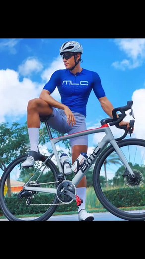 Qui aime les cyclistes ? 🚴🏻‍♂️🥰 #cycling #cycliste #gay #cycle #gayman #fyp #cyclinglife #pourtoii #foryou #cyclingbabes #lycrashorts #ride #lycra