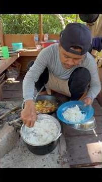 Menu pagi ini ikan mujair kuah campur pepaya muda #KOOKIKO