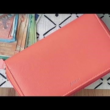 Filofax Saffiano Compact Zip is the perfect wallet for cash envelopes - Video by @plansmeetlife