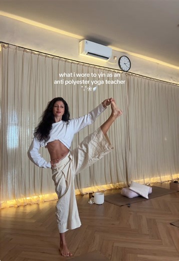 fridays are for yoga therapy with the girls 🦢 #fyppppppppppppppppppppppp #yogateacher #naturalfibres #nontoxic #athleisure