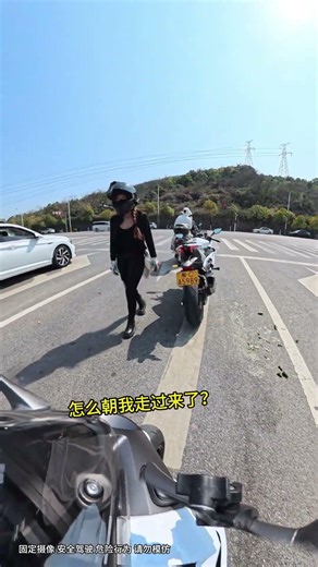 The girl in front is so funny riding such short legs#Ride a motorcycle with a shadow stone