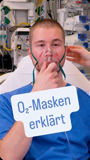 Never lose the wire on Instagram: "Sauerstoffmaske – O₂-Therapie im Notfall beginnt nicht mit „mehr Liter“, sondern mit der richtigen Maske. Hier die 3 Typen, die du im Notfall kennen musst: 1️⃣ Einfache O₂-Maske • Seitenlöcher → Raumluft wird mitgezogen • Einsatz: wenn Brille nicht toleriert wird oder mehr O₂ gebraucht wird • Mindestfluss: >5 l/min (sonst ↑ Hyperkapnie-Risiko!) 2️⃣ Maske mit Reservoirbeutel („Hafersack“) → Unser Goldstandard beim akuten B-Problem • Nahezu 100 % O₂ im Beutel • F