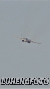 1K views · 147 reactions | The Su-57 puffed out a cloud of thick smoke and opened its missile bay like a magic trick #su57 #dubaiairshow2025 #felon #russianjet | Heng Lu | Facebook