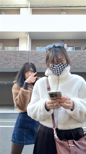 When you’re on opposite sides of the introvert spectrum 👑 Confident Queen vs. Shy Queen