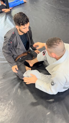 Denis Pinto | 🇺🇸 One leg to foot lock 🦶🏻🔒 🇧🇷 one leg para chave de pé 🔒🦶🏻 🇪🇸 one leg para llave de pie 🦶🏻🔒 | Instagram