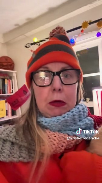 WHAT IS GOING ON?? ORANGE, TAYLOR SWIFT, and CAT!! #poetrytok #booktok #taylorswift #taylornation #taylorswifttok #nbc #abc #swiftie @BRITTON RAE🩵 @Taylor Nation @Taylor Swift @