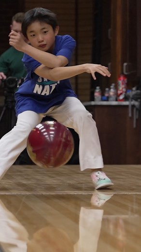 525K views · 3.9K reactions | One hand? Two hands? WE DON'T CARE ❌ A strike is a strike. Souta Mizuno throws the Ultimate Wrecker  | Roto Grip | Facebook